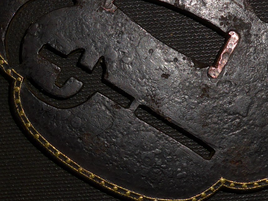 【即納格安】▽▲大刀隠れキリシタン鍔　江戸　鉄、真鍮象嵌、透かし　8.8×8×0.3ｃｍ　140/200g▲▽ 鍔、刀装具